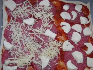 Rezept: Pizza : Wenn´s schnell gehen muß, eine fantastische Salami-Pizza Bild Nr. 5 Pizza : Wenn´s schnell gehen muß, eine fantastische Salami-Pizza - Rezept - Bild Nr. 5