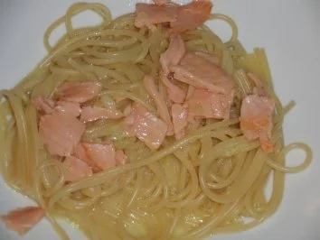 Räucherlachs in Weißweinsoße, auf Spagetti - Rezept - Bild Nr. 2