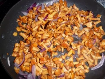 Rezept: Pfifferlinge auf......... Bild Nr. 4 Pfifferlinge auf......... - Rezept - Bild Nr. 4