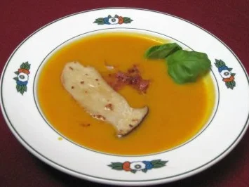 Rezept: Meraner Kürbissüppchen mit Pilzen und Speck Meraner Kürbissüppchen mit Pilzen und Speck - Rezept