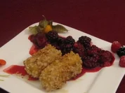 Edamer in Mandelkruste mit Beerenkompott - Rezept