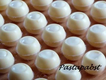 Rezept: Zitronenpralinen Bild Nr. 3 Zitronenpralinen - Rezept - Bild Nr. 3