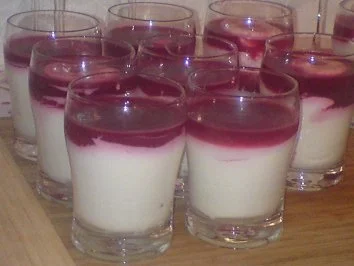 Schmandcreme mit Himbeerspiegel - Rezept - Bild Nr. 3