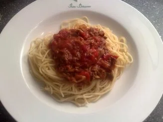 Spagetti mit Tomaten-Hacksauce - Rezept