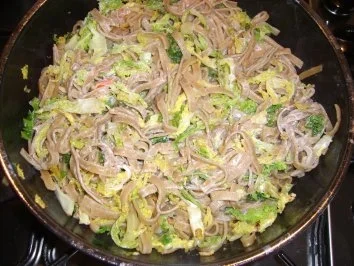 Rezept: Schmale Bandnudeln mit Wirsing Schmale Bandnudeln mit Wirsing - Rezept