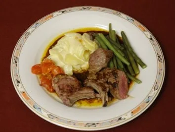 Lammkarre mit Kartoffelgratin und frischen grünen Bohnen (Anja Schüte) - Rezept