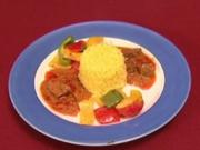 Afro–asiatische Erdnusssoße mit Beef und Paprikagemüse an Safran-Basmatireis (Nana Abrokwa - Rezept