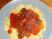 Rotweingulasch vom Jungbullen - Rezept