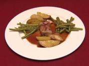 Rehrücken mit Lebkuchensoße, dazu Rosmarinkartoffeln und feine Bohnen (Klaus & Klaus) - Rezept