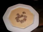 Käsesuppe mit Merguez Bällchen - Rezept