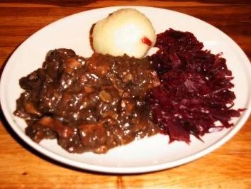 Wildgulasch aus der Rehkeule - Rezept