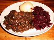 Rezept: Wildgulasch aus der Rehkeule Wildgulasch aus der Rehkeule - Rezept