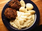 Kohlrabi in weißer Soße mit Frikadellen - Rezept