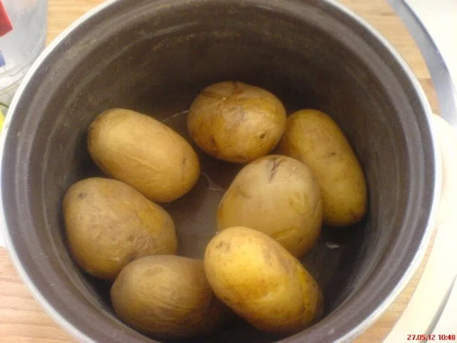 Herzhafter Kartoffelsalat mit Ei u. Speck auf Mayo-Basis - Rezept - Bild Nr. 2