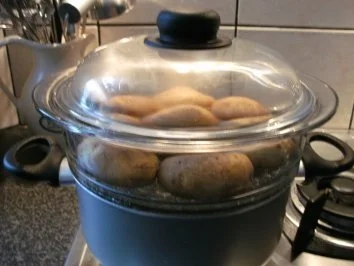 Rezept: AARDAPPELSALADE A'LA MAMA Bild Nr. 7 AARDAPPELSALADE A'LA MAMA - Rezept - Bild Nr. 7