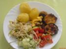 Zucchini paniert nach Wiener Art + Salate an Erdäpfel - Rezept
