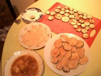 Zucchini paniert nach Wiener Art + Salate an Erdäpfel - Rezept - Bild Nr. 2