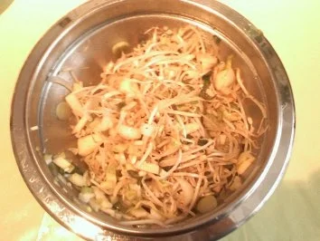 Zucchini paniert nach Wiener Art + Salate an Erdäpfel - Rezept - Bild Nr. 4