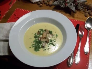 Rezept: getrüffeltes Kartoffel-Samtsüppchen mit Steinpilzen getrüffeltes Kartoffel-Samtsüppchen mit Steinpilzen - Rezept