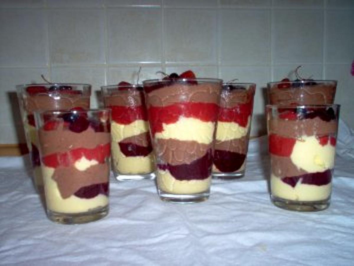 Schoko-Vanillecreme mit Erdbeer-/Johannisbeermus - Rezept - Bild Nr. 2