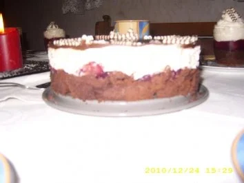 Rezept: Schwarzwälder Kirschtörtchen Bild Nr. 3 Schwarzwälder Kirschtörtchen - Rezept - Bild Nr. 3