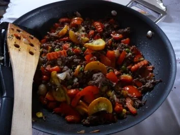 Rezept: Hackfleisch : Hack - Gemüsepfanne mit Chilinudeln Bild Nr. 2 Hackfleisch : Hack - Gemüsepfanne mit Chilinudeln - Rezept - Bild Nr. 2