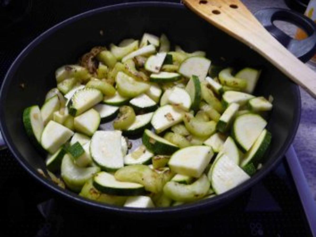 Gemüsebeilage : Gurken-Zucchinigemüse - Rezept - kochbar.de