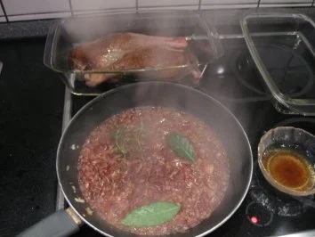 Rezept: knusprige Gänsekeule an Wirsingrahm, dazu Salzkartoffeln Bild Nr. 3 knusprige Gänsekeule an Wirsingrahm, dazu Salzkartoffeln - Rezept - Bild Nr. 3