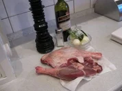 knusprige Gänsekeule an Wirsingrahm, dazu Salzkartoffeln - Rezept