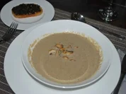 Pilzcremesuppe mit Röstbrot - Rezept