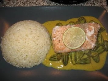 Wildlachs auf Okraschoten-Curry - Rezept - Bild Nr. 2