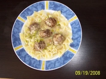 Curry-Hackbällchen mit Lauchsoße - Rezept