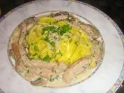 Geschnetzeltes in Champignon-Weinsoße an Taglioline al Limone - Rezept