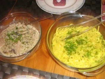 Geschnetzeltes in Champignon-Weinsoße an Taglioline al Limone - Rezept - Bild Nr. 5