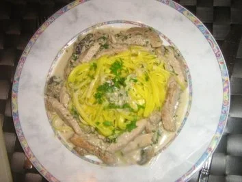 Geschnetzeltes in Champignon-Weinsoße an Taglioline al Limone - Rezept - Bild Nr. 6