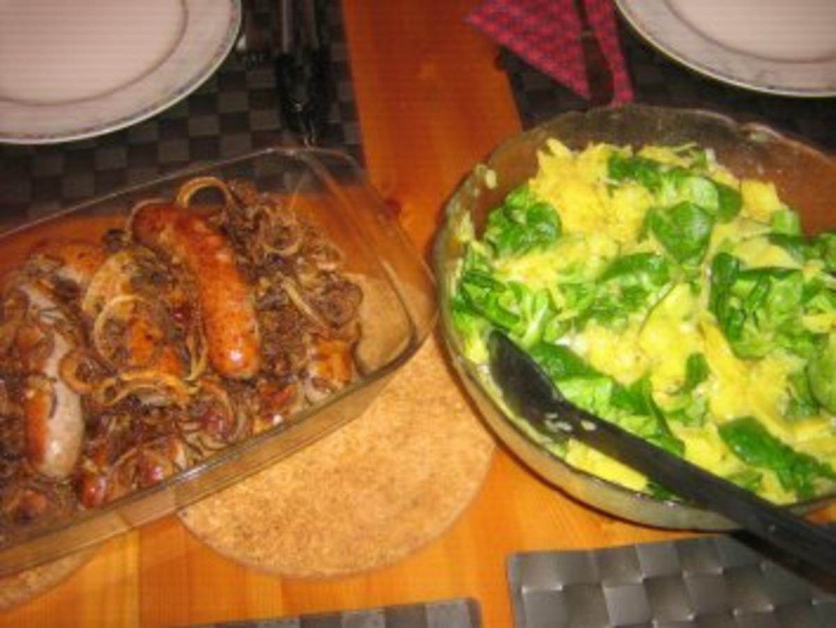 Bauernbratwürste mit gerösteten Zwiebeln  und Kartoffel-Feldsalat - Rezept - Bild Nr. 4