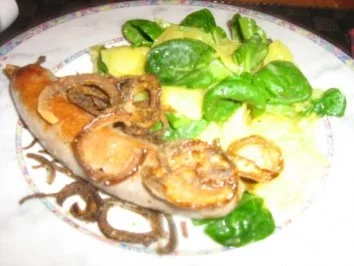 Bauernbratwürste mit gerösteten Zwiebeln  und Kartoffel-Feldsalat - Rezept - Bild Nr. 5