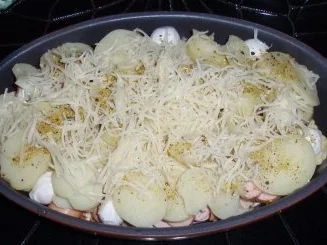 Rezept: Maultaschen-Auflauf mit einer Kartoffel-Käse-Haube Bild Nr. 6 Maultaschen-Auflauf mit einer Kartoffel-Käse-Haube - Rezept - Bild Nr. 6