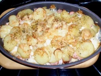 Rezept: Maultaschen-Auflauf mit einer Kartoffel-Käse-Haube Bild Nr. 7 Maultaschen-Auflauf mit einer Kartoffel-Käse-Haube - Rezept - Bild Nr. 7