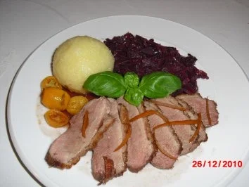Rezept: Barberie-Entenbrust mit Apfelrotkohl an einer Orangensoße Barberie-Entenbrust mit Apfelrotkohl an einer Orangensoße - Rezept