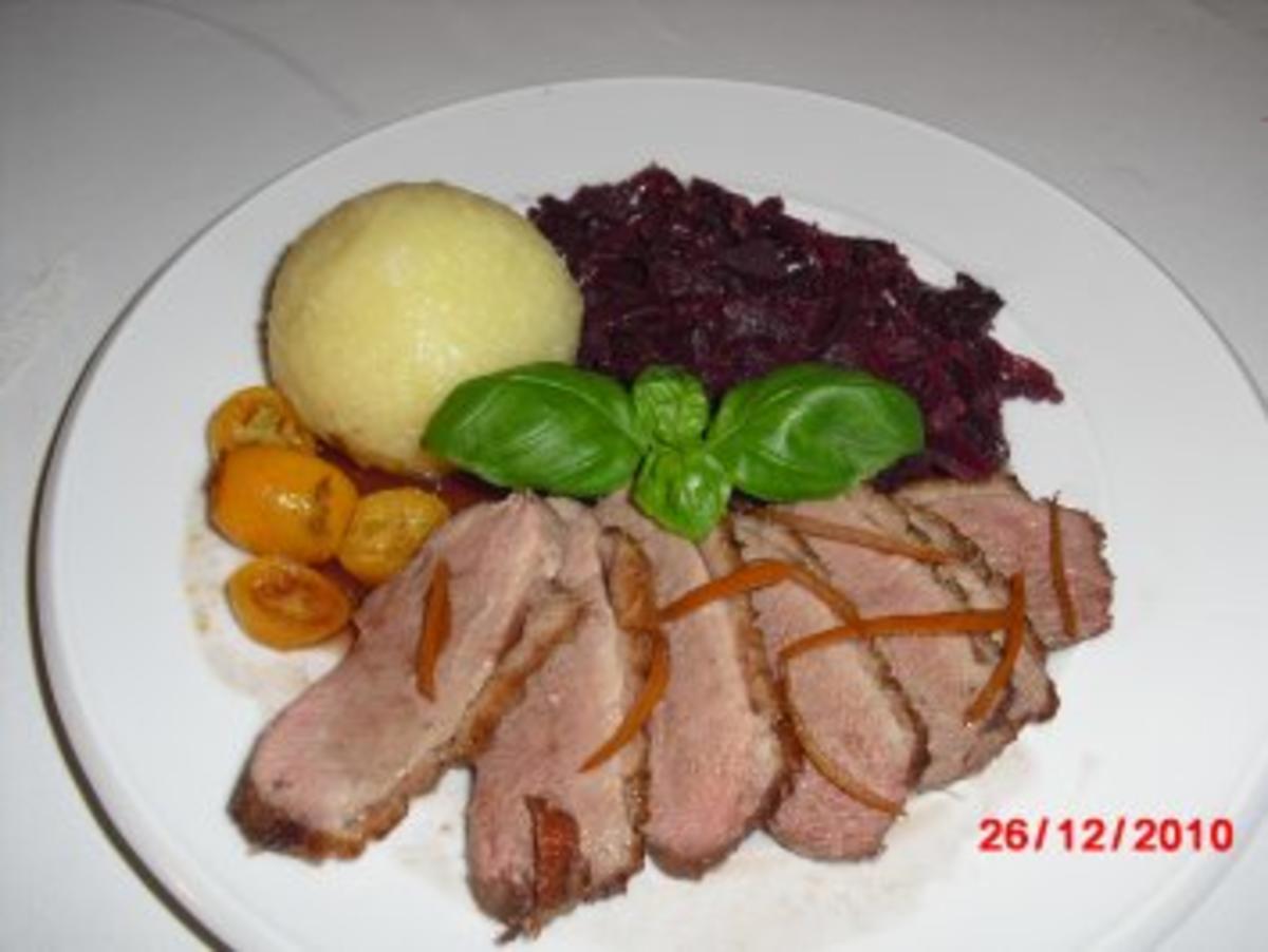 Barberie-Entenbrust mit Apfelrotkohl an einer Orangensoße - Rezept ...