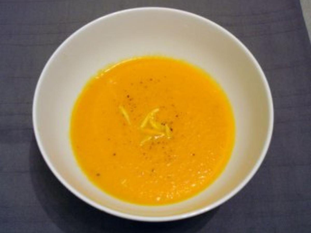 Karottensuppe mit frischem Ingwer - einfach - 48 kcal/100g Karottensuppe mit frischem Ingwer - einfach - 48 kcal/100g