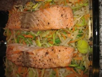 Wildlachs auf Gemüse-Juliennebett - Rezept - Bild Nr. 5