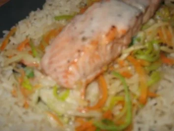 Wildlachs auf Gemüse-Juliennebett - Rezept