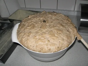 selbstgebackeneRoggenmischbrot mit Körner und Mandeln  ( abgewandelte Form) - Rezept - Bild Nr. 2