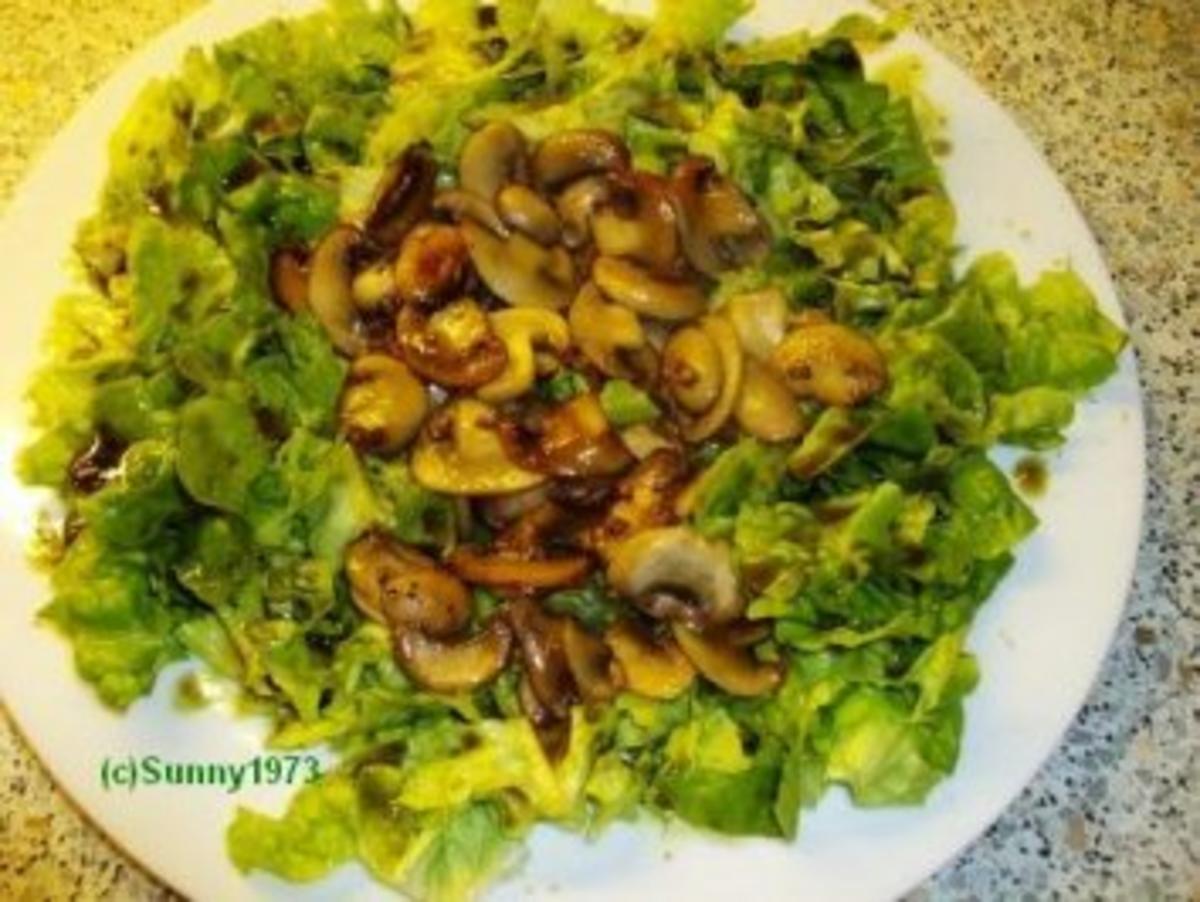 Blattsalat mit Champignons - Rezept