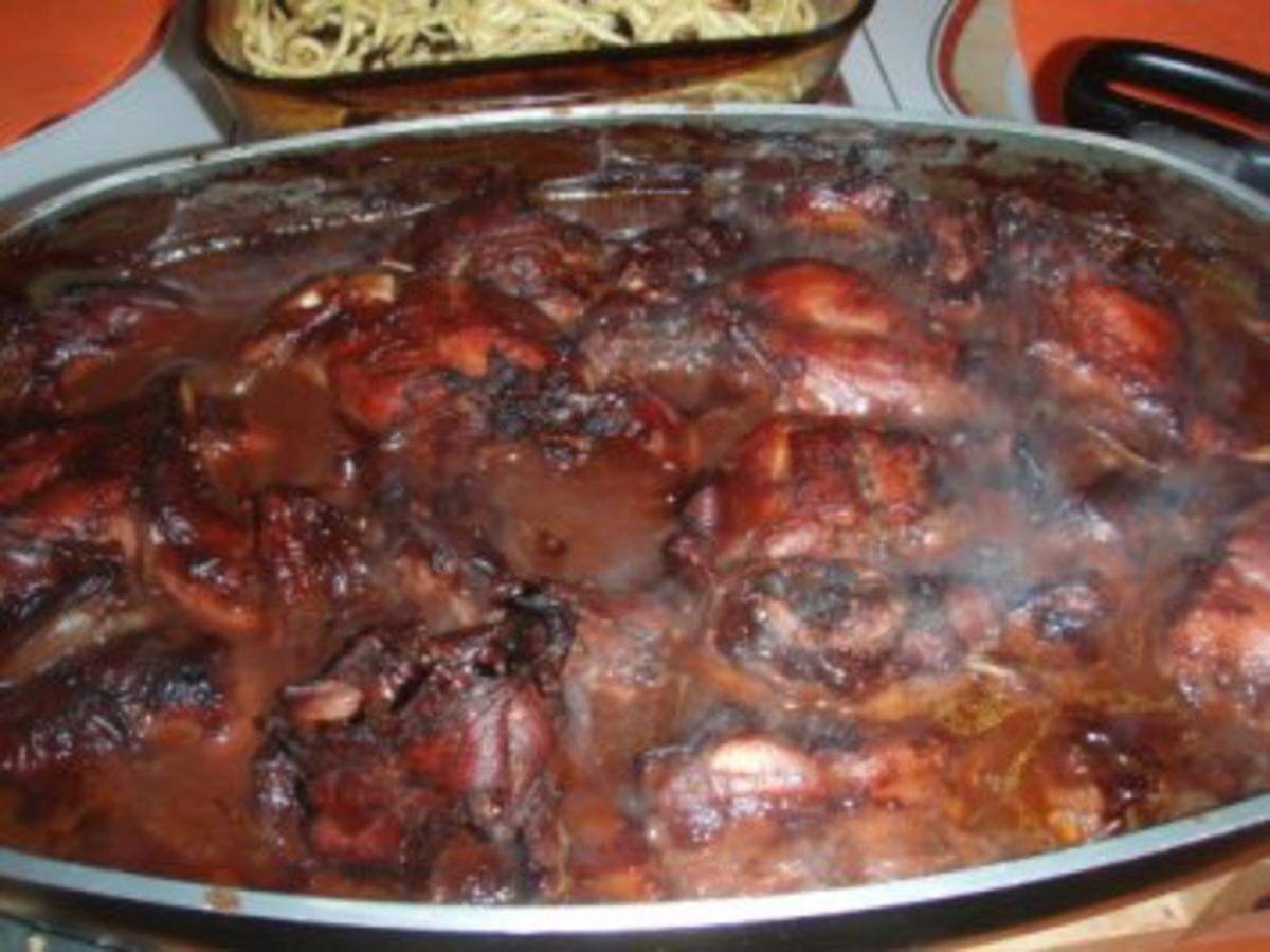 Kaninchen in Rotwein mit Karotten + Erbsen Gemüse - Rezept - kochbar.de