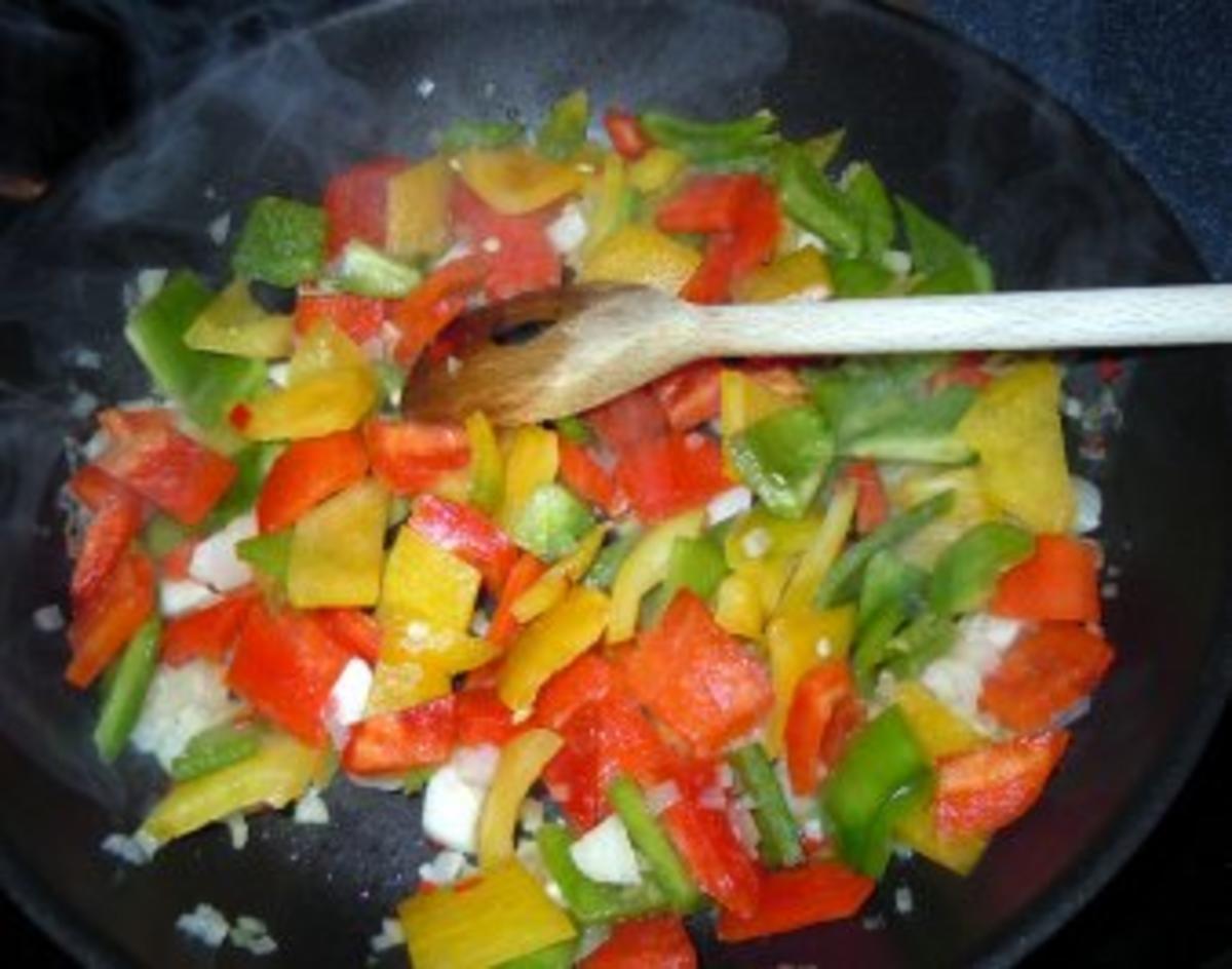 Überbackene Hackbällchen auf Paprika-Tomaten-Gemüse - Rezept - Bild Nr. 3