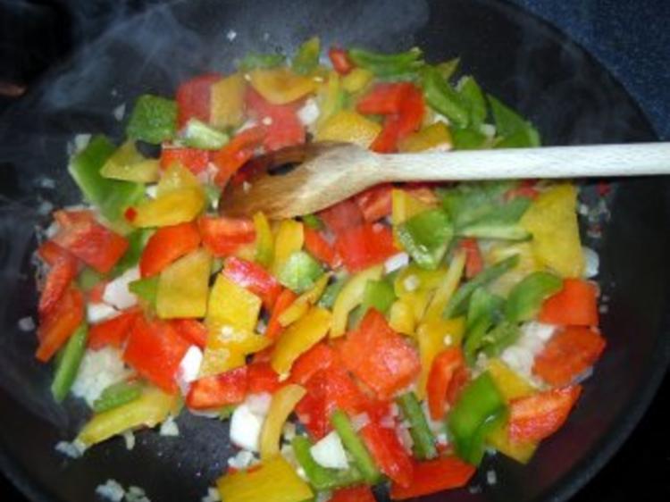 Überbackene Hackbällchen auf Paprika-Tomaten-Gemüse - Rezept - kochbar.de