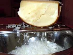 Überbackene Hackbällchen auf Paprika-Tomaten-Gemüse - Rezept - Bild Nr. 2